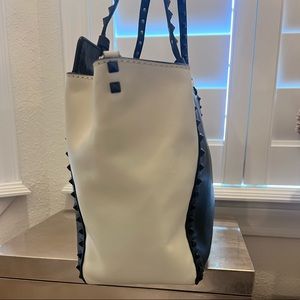 Valentino Garavani Rockstud bag Medium black/white